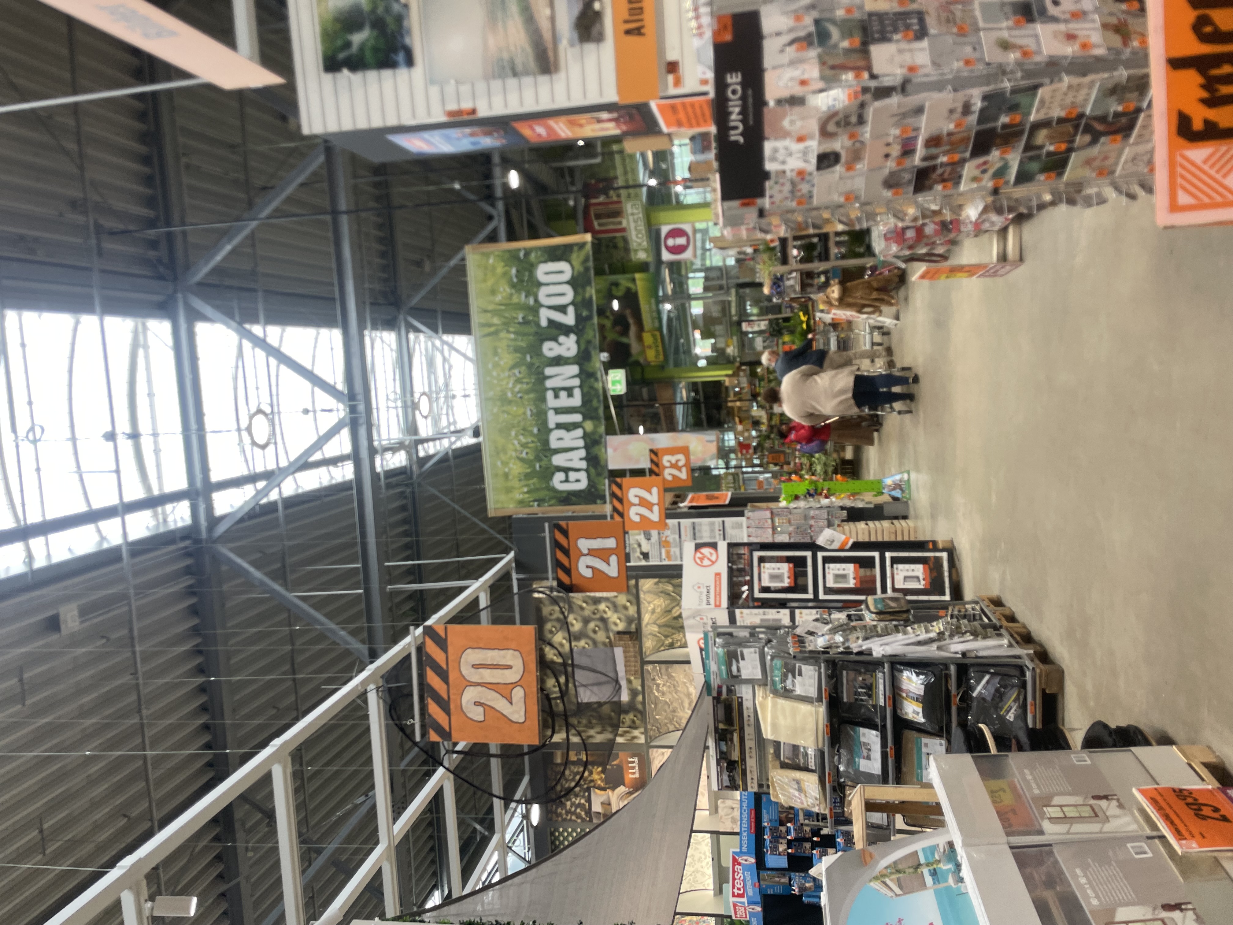 Baumarkt-Besuch für wetterfesten Leim etc.