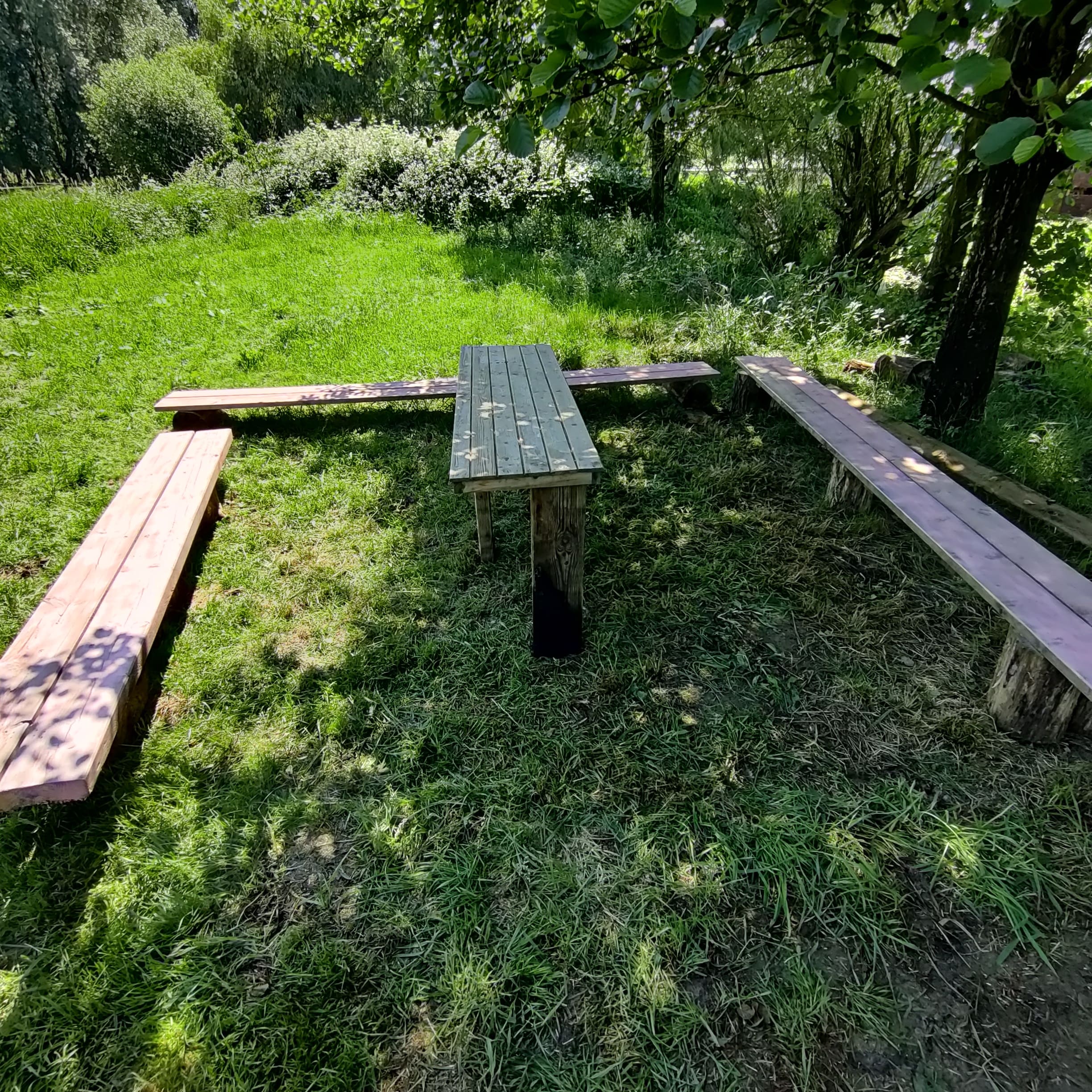 Sensen und Bänke 